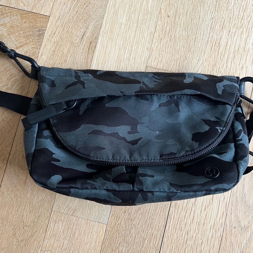 Lululemon belt bag